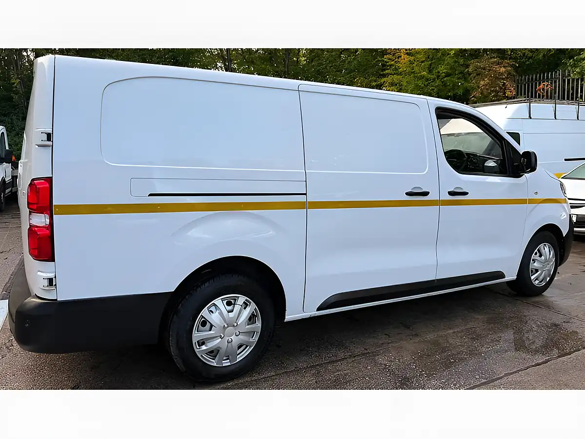 Used 2022 Vauxhall Vivaro Dynamic White - Interior and Exterior details 7