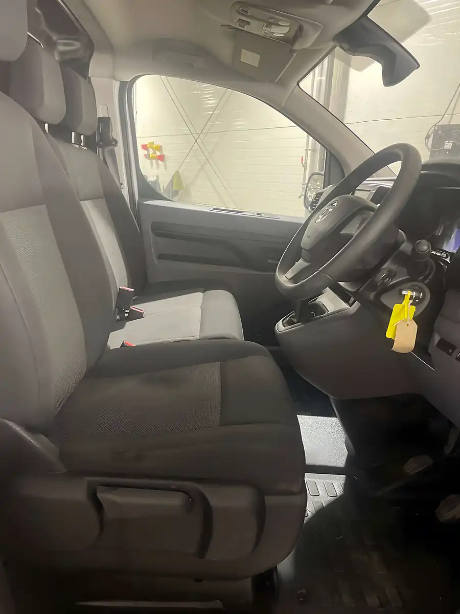 Used 2022 Vauxhall Vivaro Dynamic White - Interior and Exterior details 7