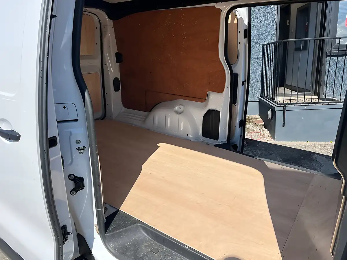 Used 2022 Vauxhall Vivaro Dynamic White - Interior and Exterior details 12