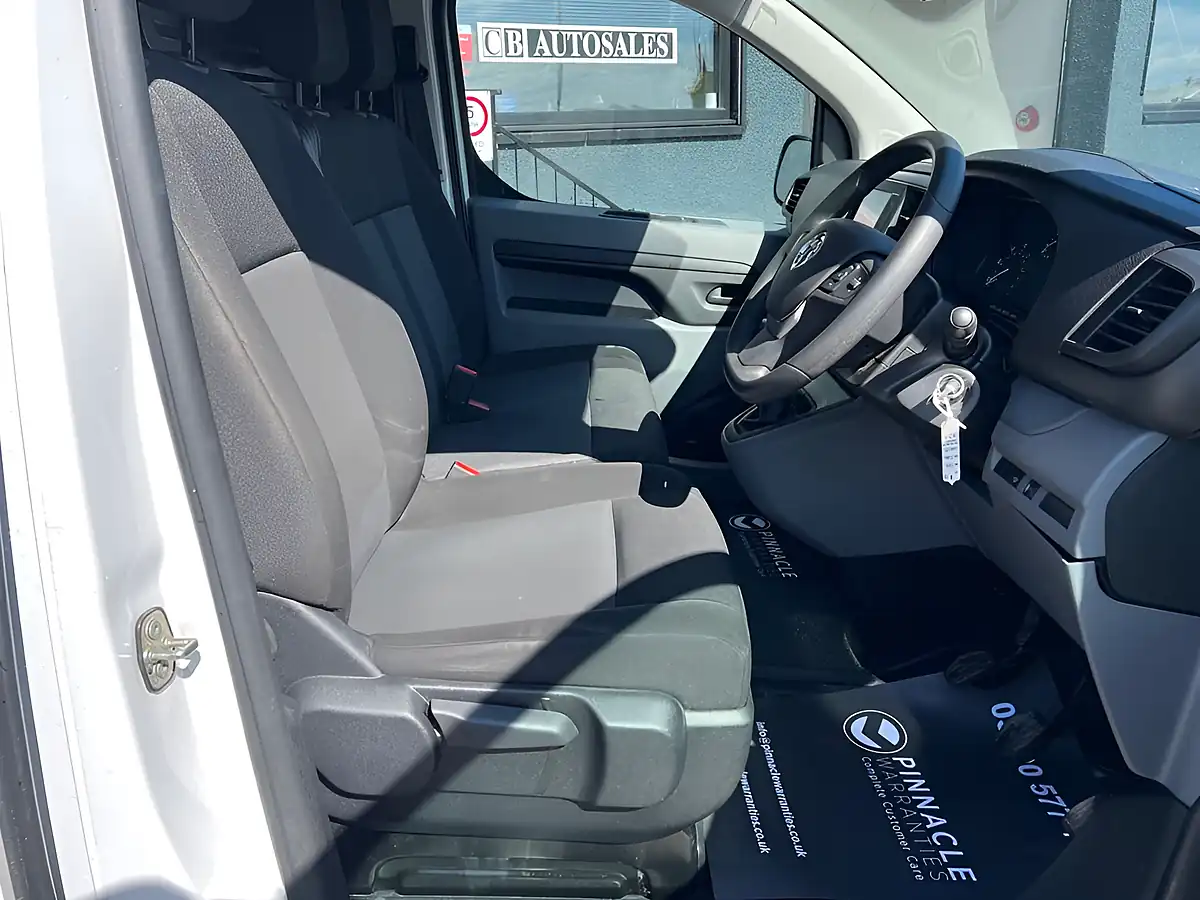 Used 2022 Vauxhall Vivaro Dynamic White - Interior and Exterior details 15