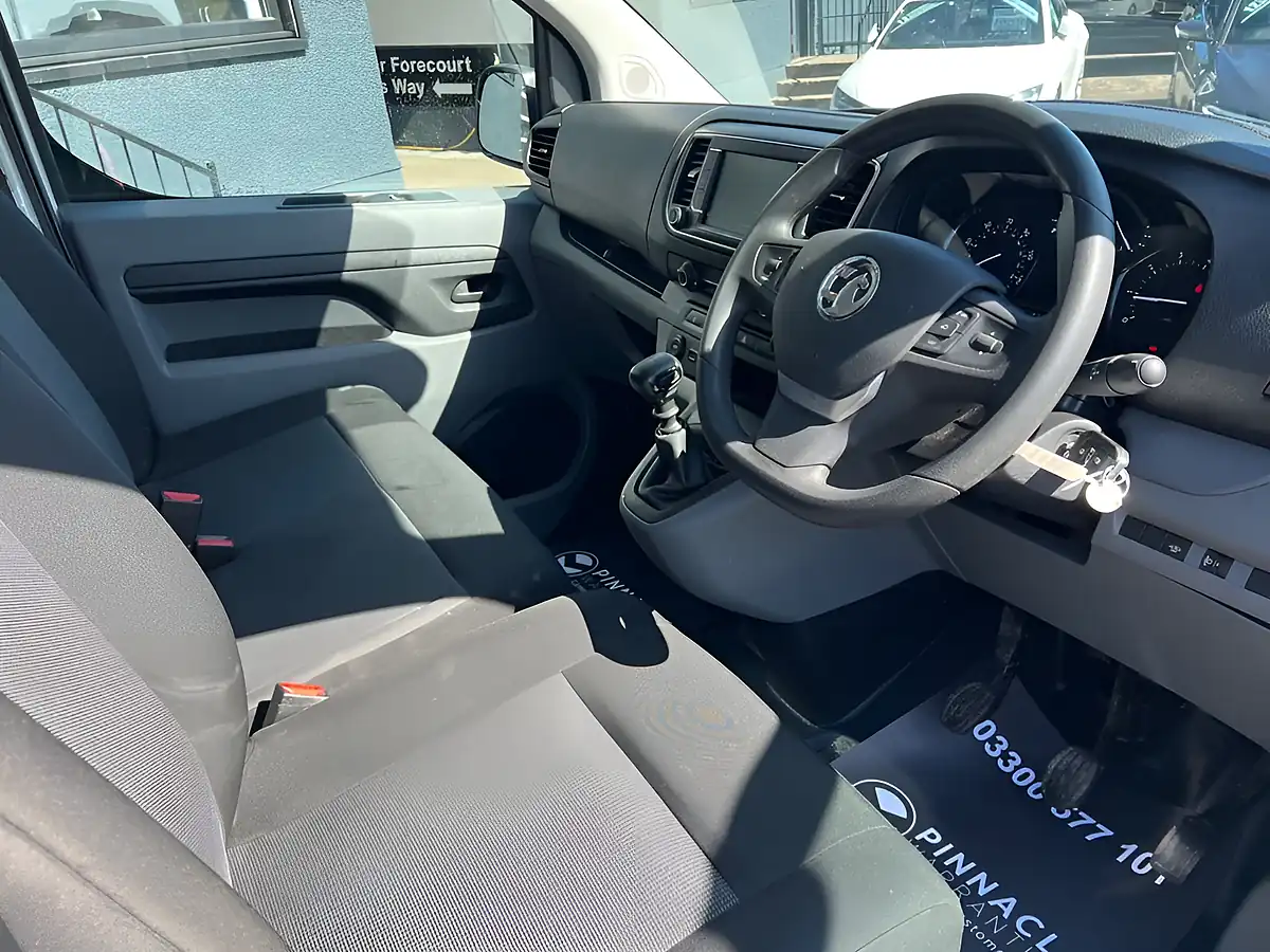 Used 2022 Vauxhall Vivaro Dynamic White - Interior and Exterior details 16
