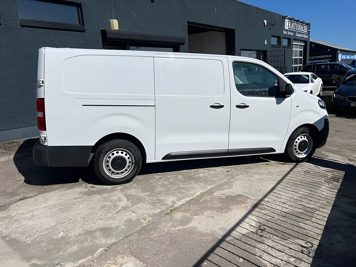 Used 2022 Vauxhall Vivaro Dynamic White - Interior and Exterior details 4
