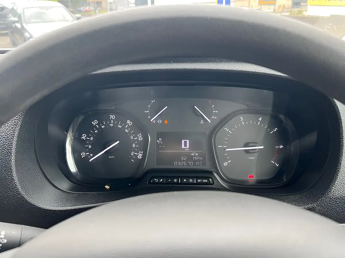 Used 2022 Vauxhall Vivaro Dynamic White - Interior and Exterior details 17
