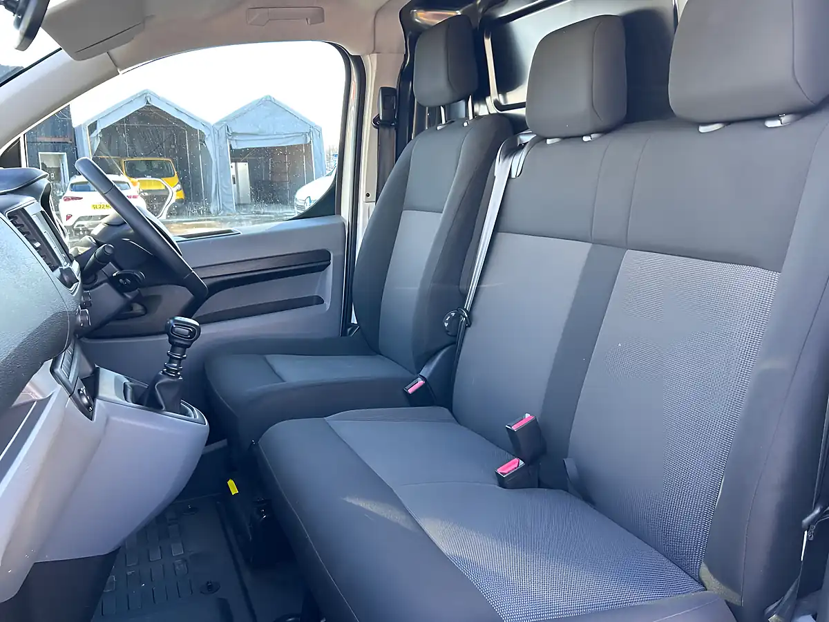 Used 2022 Vauxhall Vivaro Dynamic White - Interior and Exterior details 10
