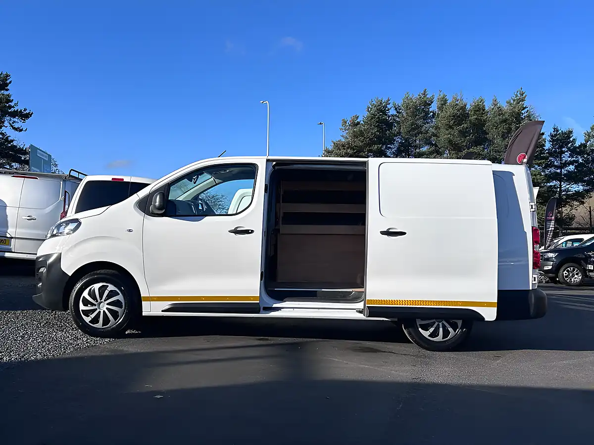 Used 2022 Vauxhall Vivaro Dynamic White - Interior and Exterior details 11