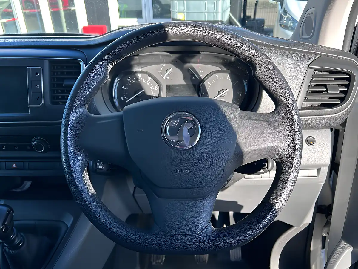 Used 2022 Vauxhall Vivaro Dynamic White - Interior and Exterior details 16
