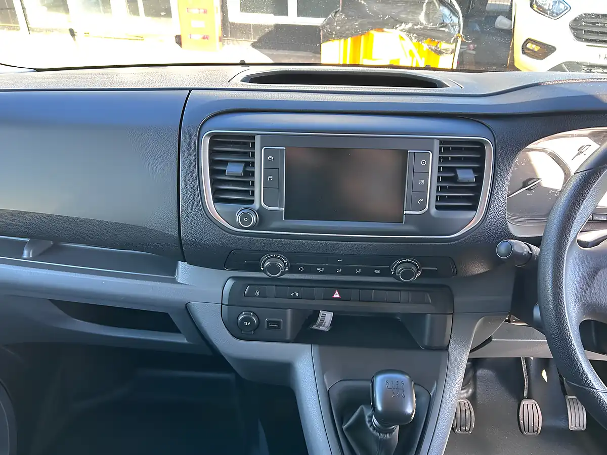 Used 2022 Vauxhall Vivaro Dynamic White - Interior and Exterior details 17