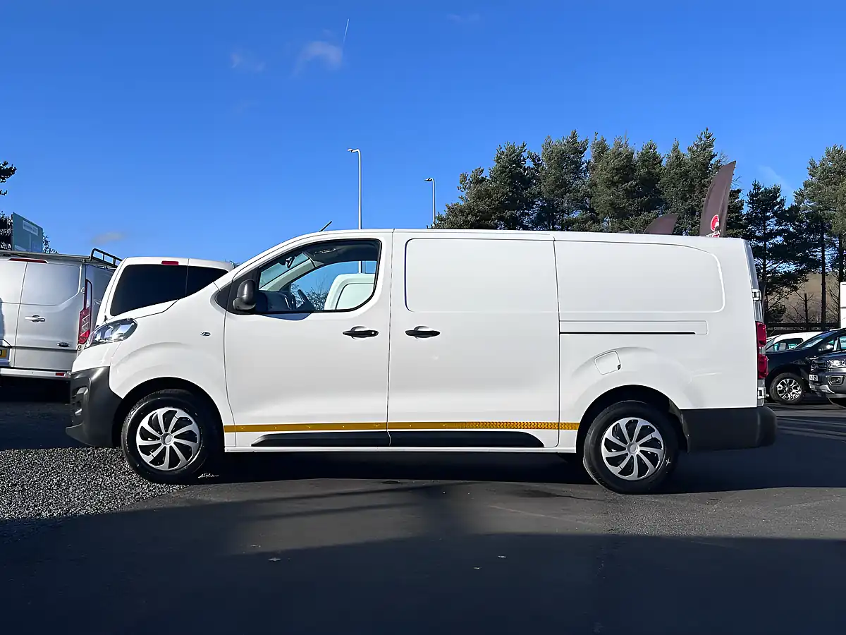 Used 2022 Vauxhall Vivaro Dynamic White - Interior and Exterior details 6