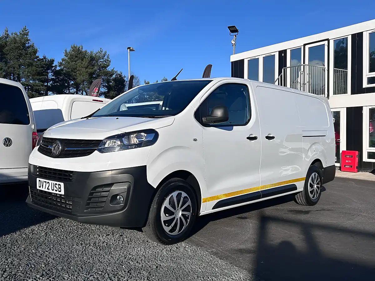 Used 2022 Vauxhall Vivaro Dynamic White - Interior and Exterior details 7