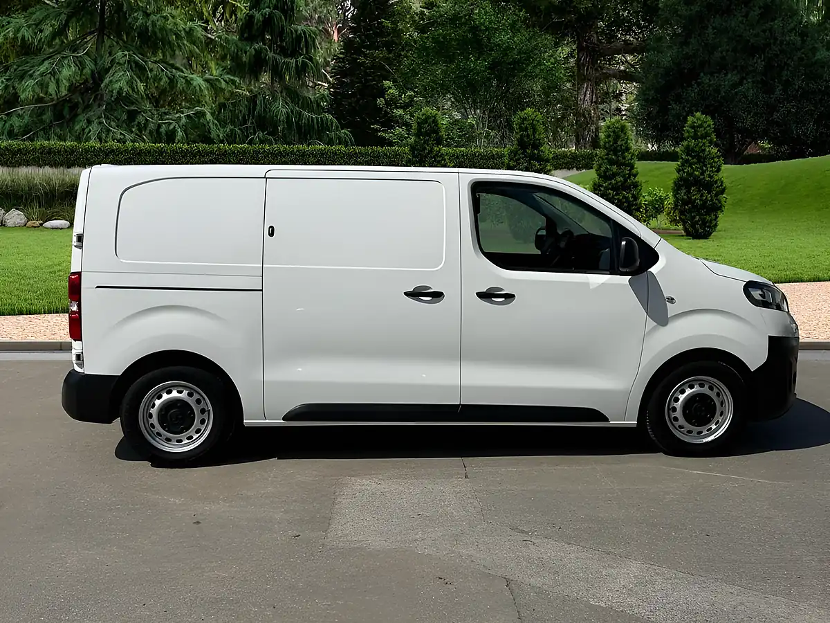 Used 2022 Vauxhall Vivaro Electric Dynamic White - Interior and Exterior details 7