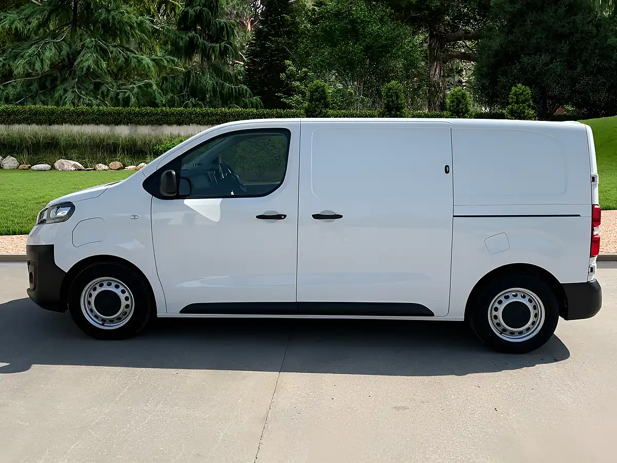 Used 2022 Vauxhall Vivaro Electric Dynamic White - Interior and Exterior details 9