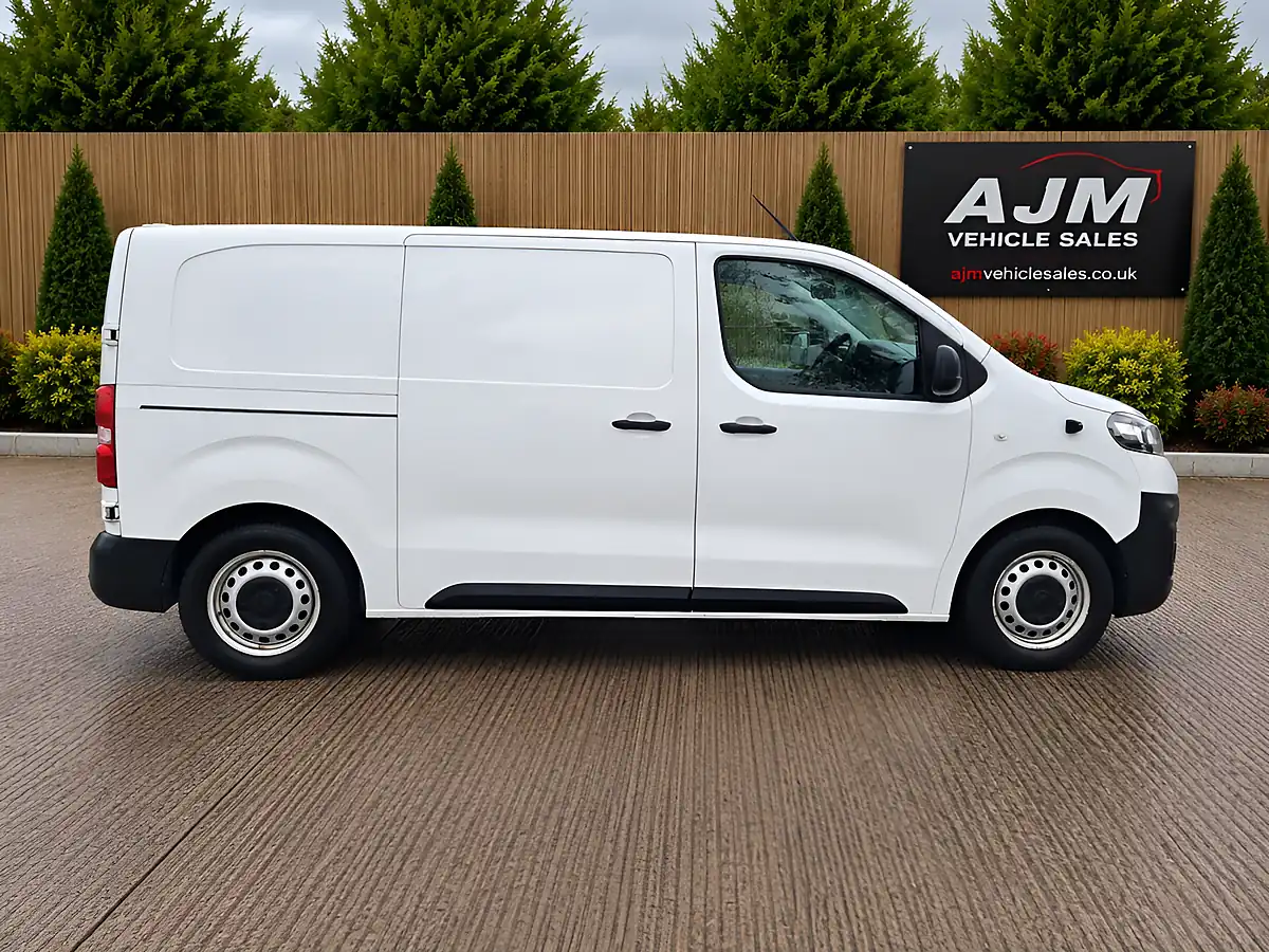 Used 2022 Vauxhall Vivaro L1H1 3100 Dynamic White - Interior and Exterior details 9