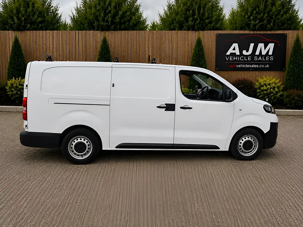 Used 2022 Vauxhall Vivaro L2H1 3100 Dynamic White - Interior and Exterior details 9