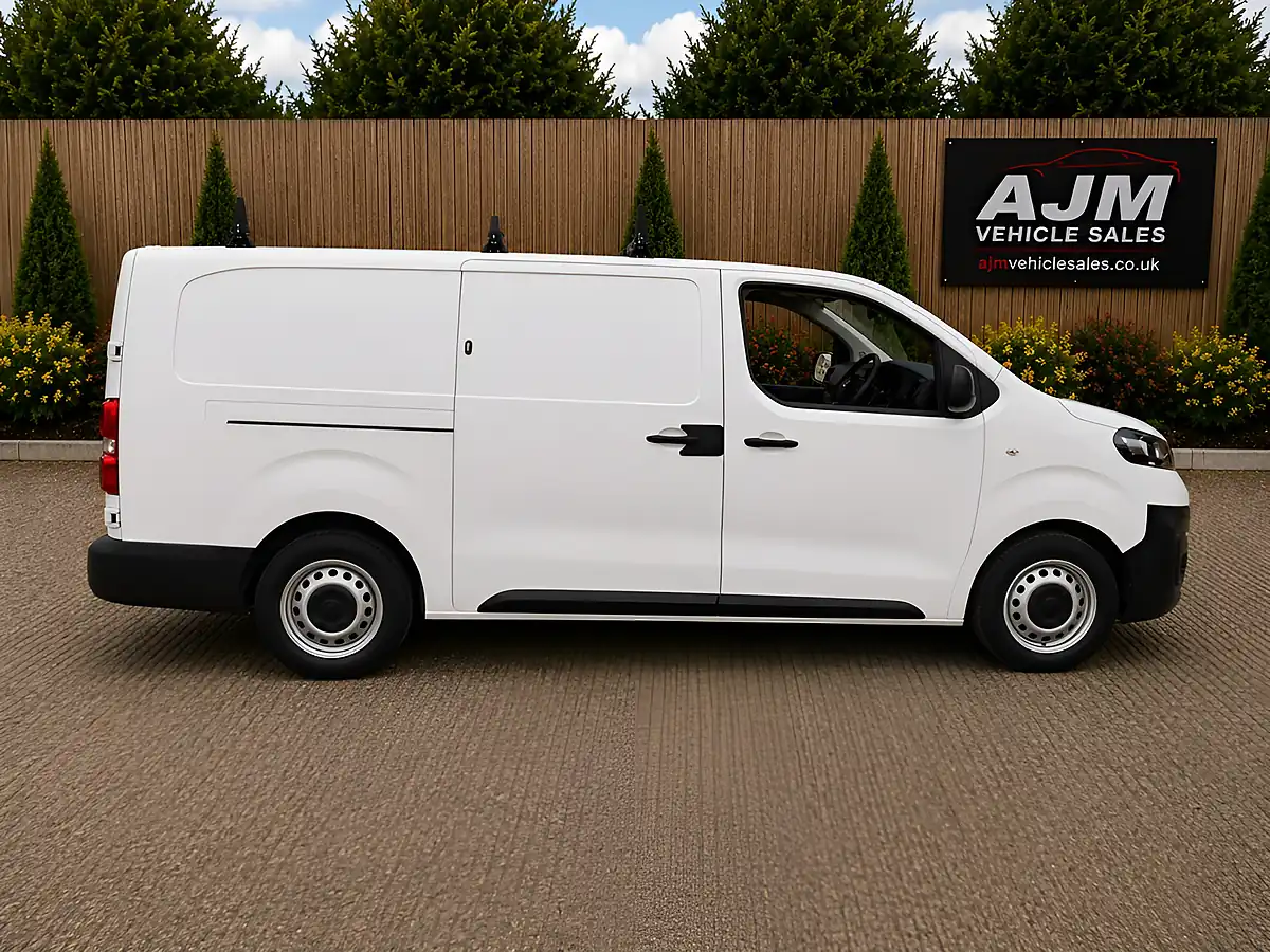 Used 2022 Vauxhall Vivaro L2H1 3100 Dynamic White - Interior and Exterior details 9