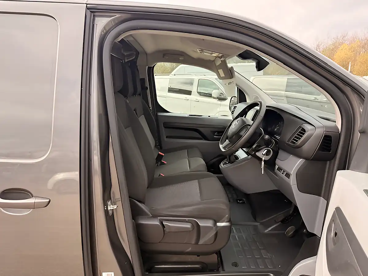 Used 2022 Vauxhall Vivaro Sportive F2700 Grey - Interior and Exterior details 17