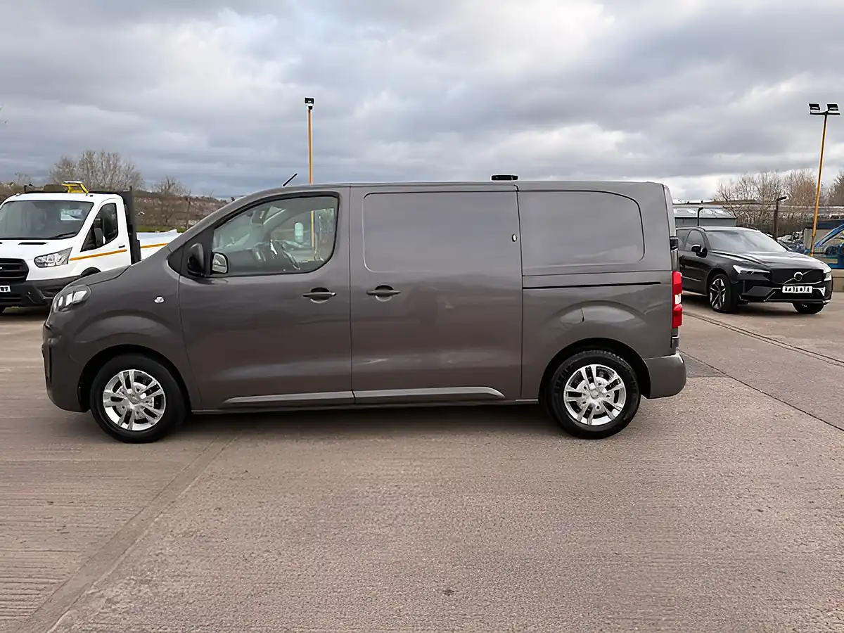Used 2022 Vauxhall Vivaro Sportive F2700 Grey - Interior and Exterior details 9