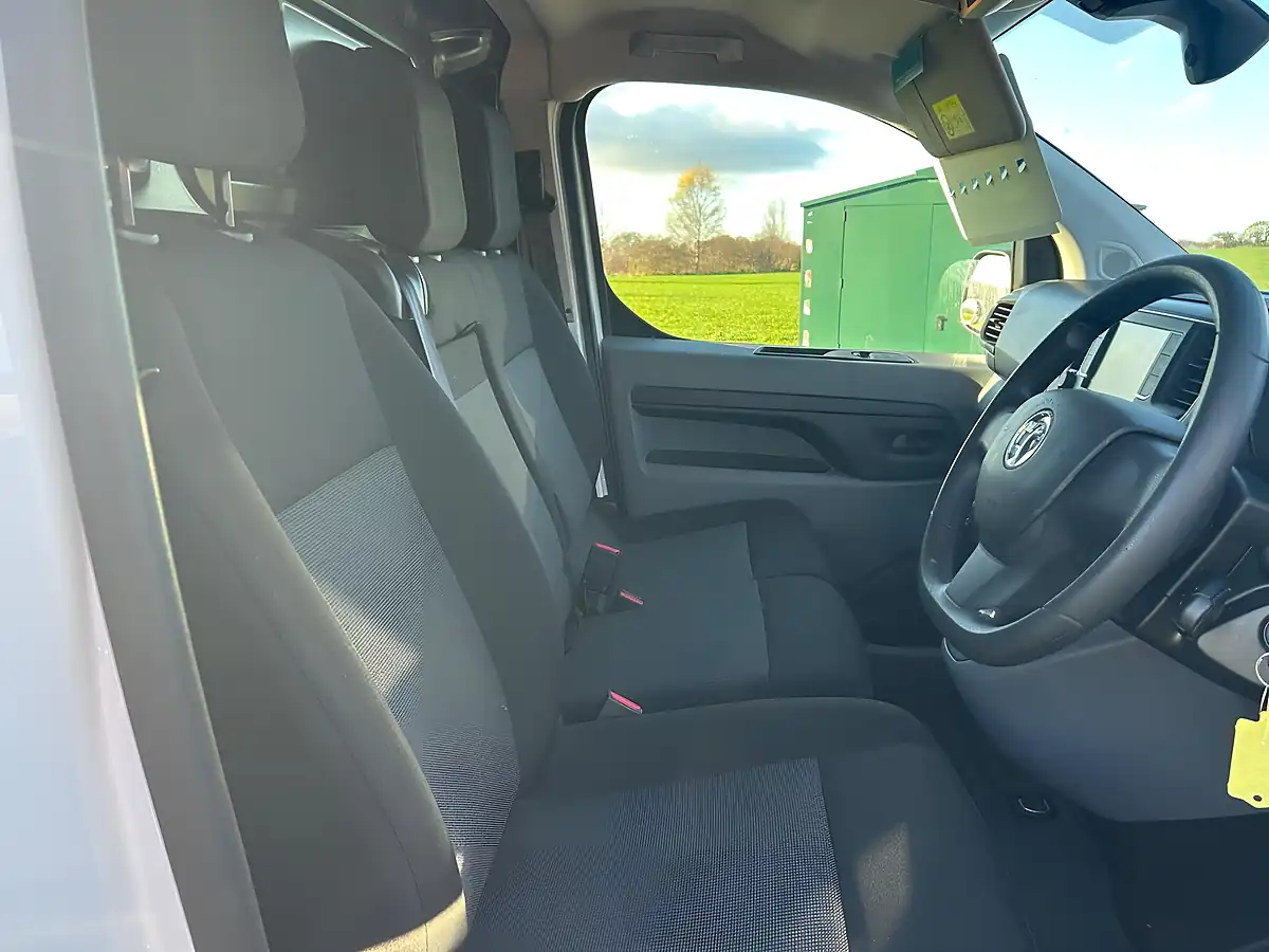 Used 2022 Vauxhall Vivaro Sportive L1 H1 White - Interior and Exterior details 10