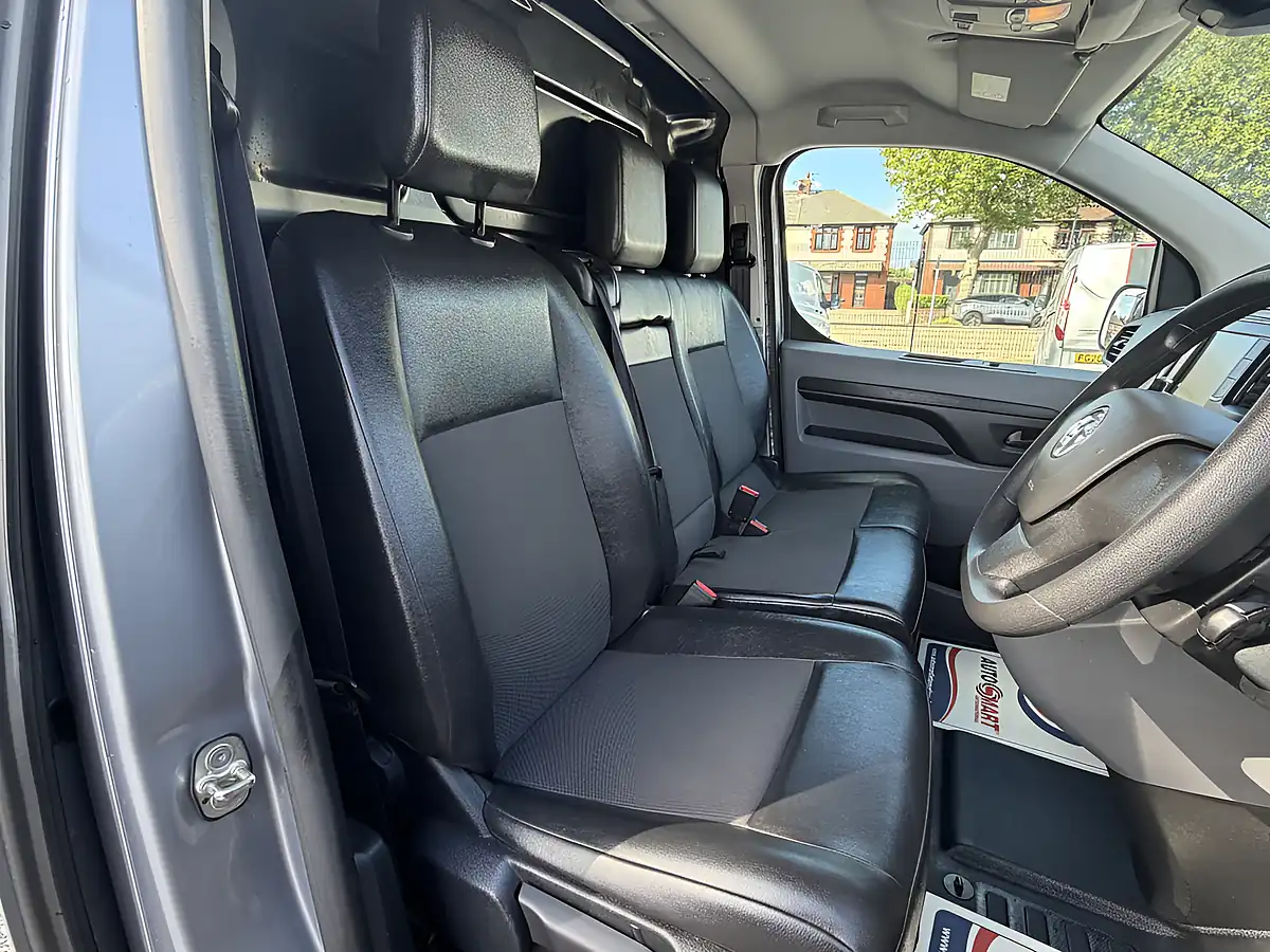 Used 2022 Vauxhall Vivaro Sportive L2 H1 Grey - Interior and Exterior details 17