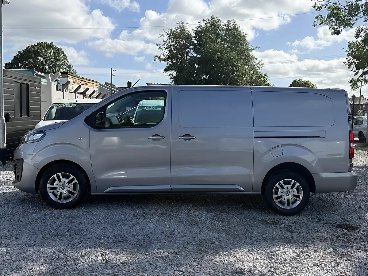 Used 2022 Vauxhall Vivaro Sportive L2 H1 Grey - Interior and Exterior details 9