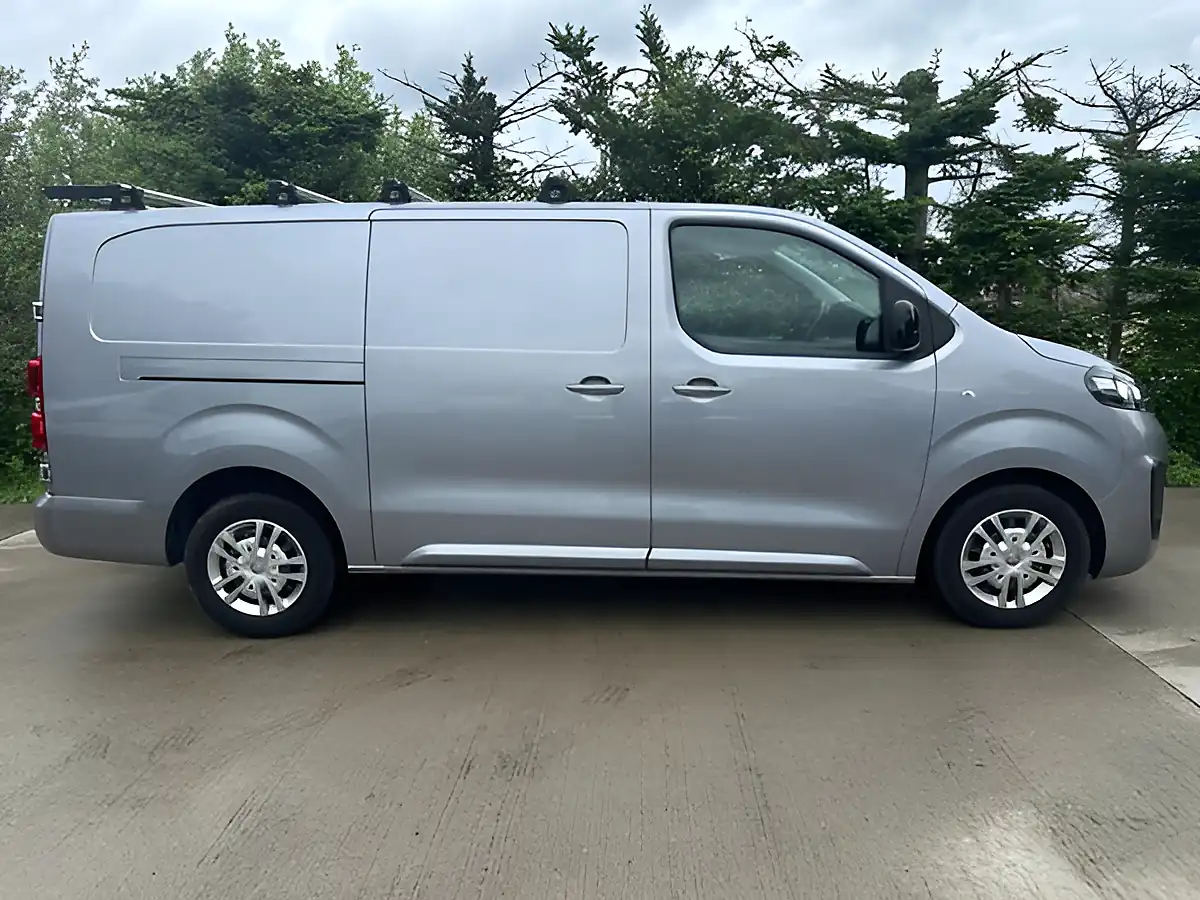 Used 2022 Vauxhall Vivaro Sportive L2 H1 - Interior and Exterior details 6