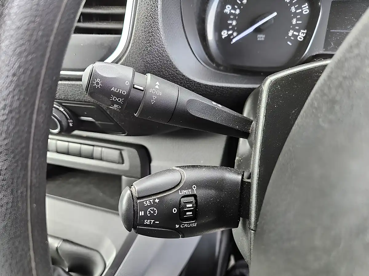 Used 2022 Vauxhall Vivaro Sportive L2 H1 Kaolin White (brilliant) - Interior and Exterior details 17