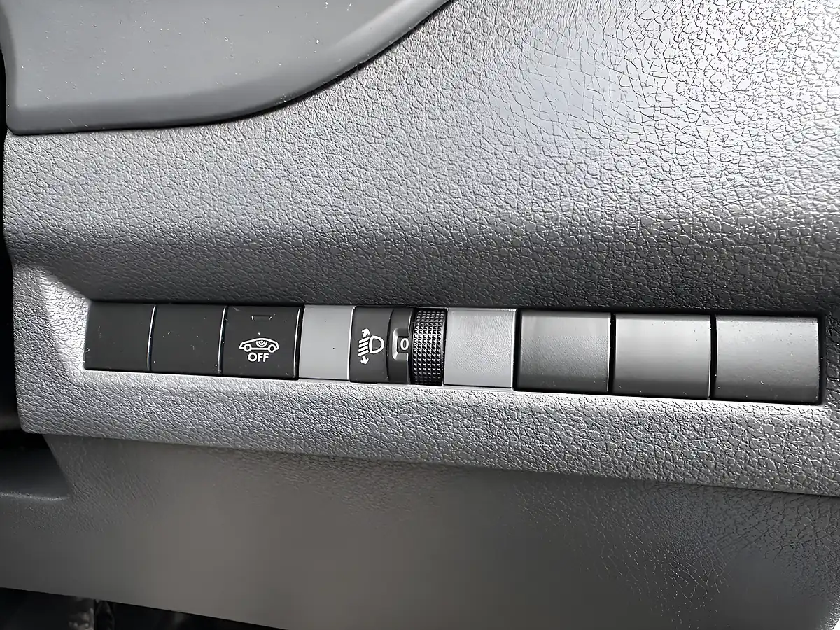 Used 2022 Vauxhall Vivaro Sportive L2 H1 Kaolin White (brilliant) - Interior and Exterior details 19