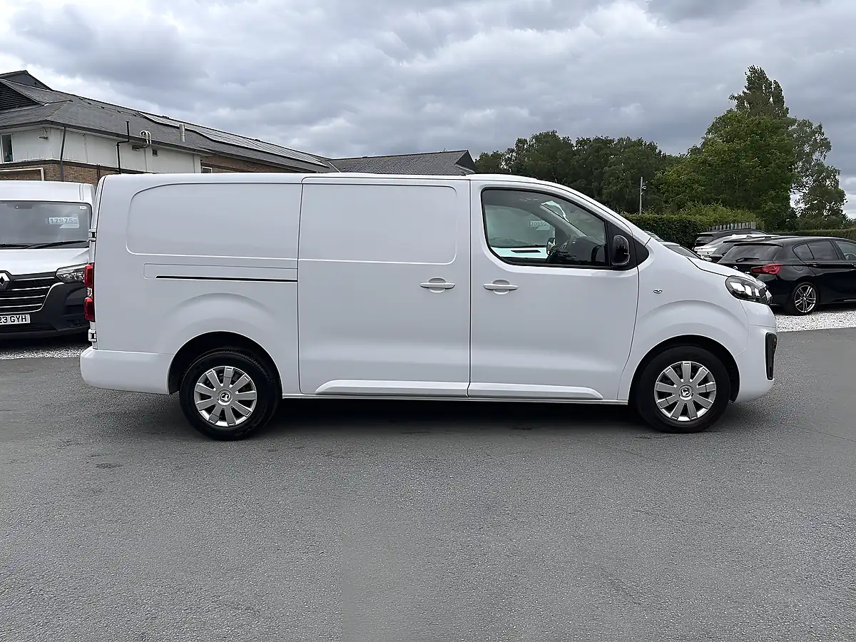 Used 2022 Vauxhall Vivaro Sportive L2 H1 Kaolin White (brilliant) - Interior and Exterior details 8