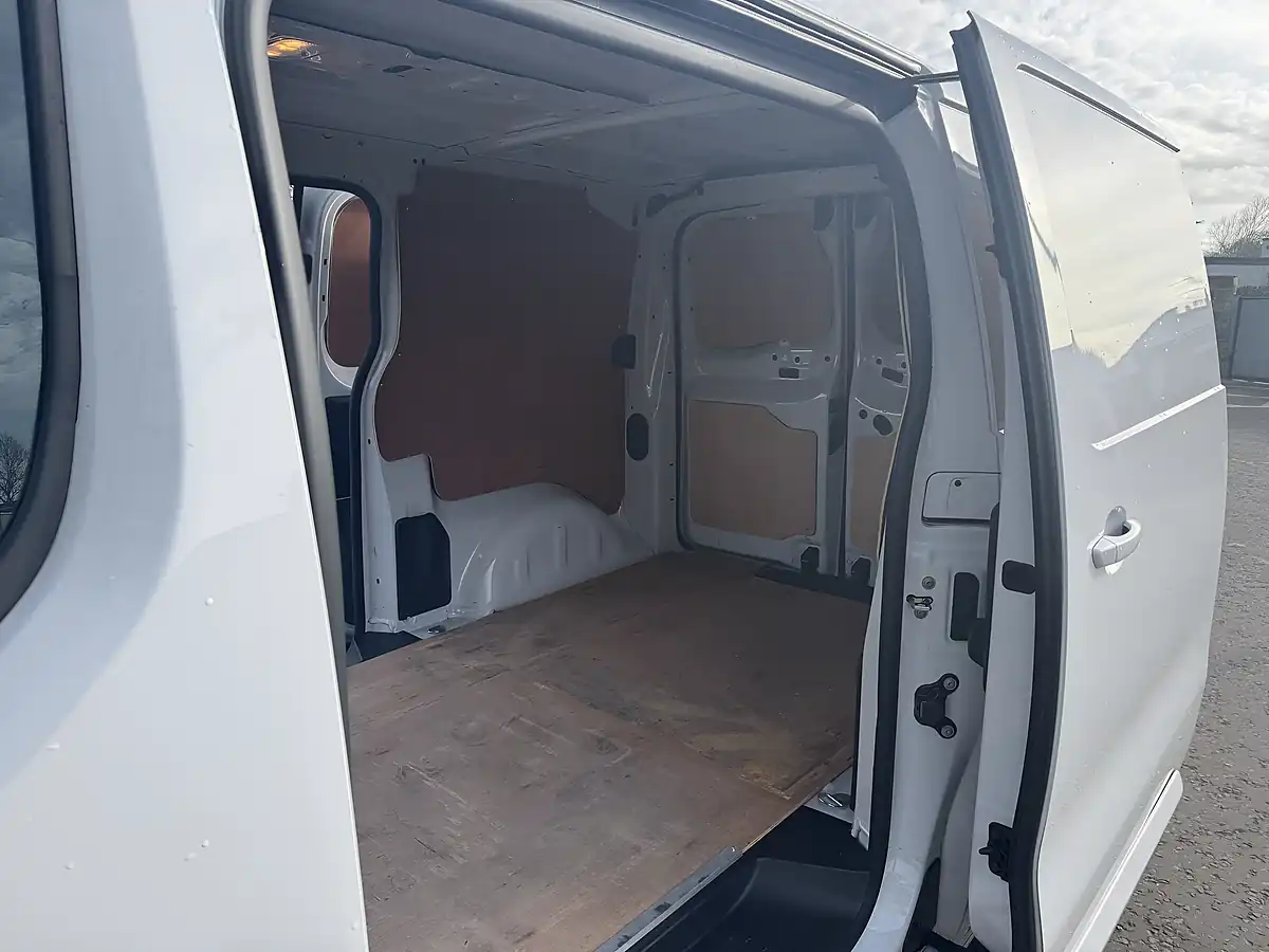 Used 2022 Vauxhall Vivaro Sportive White - Interior and Exterior details 15