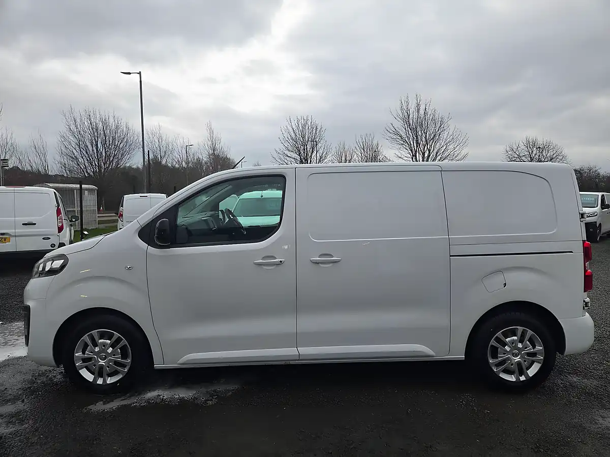 Used 2022 Vauxhall Vivaro Sportive White - Interior and Exterior details 11