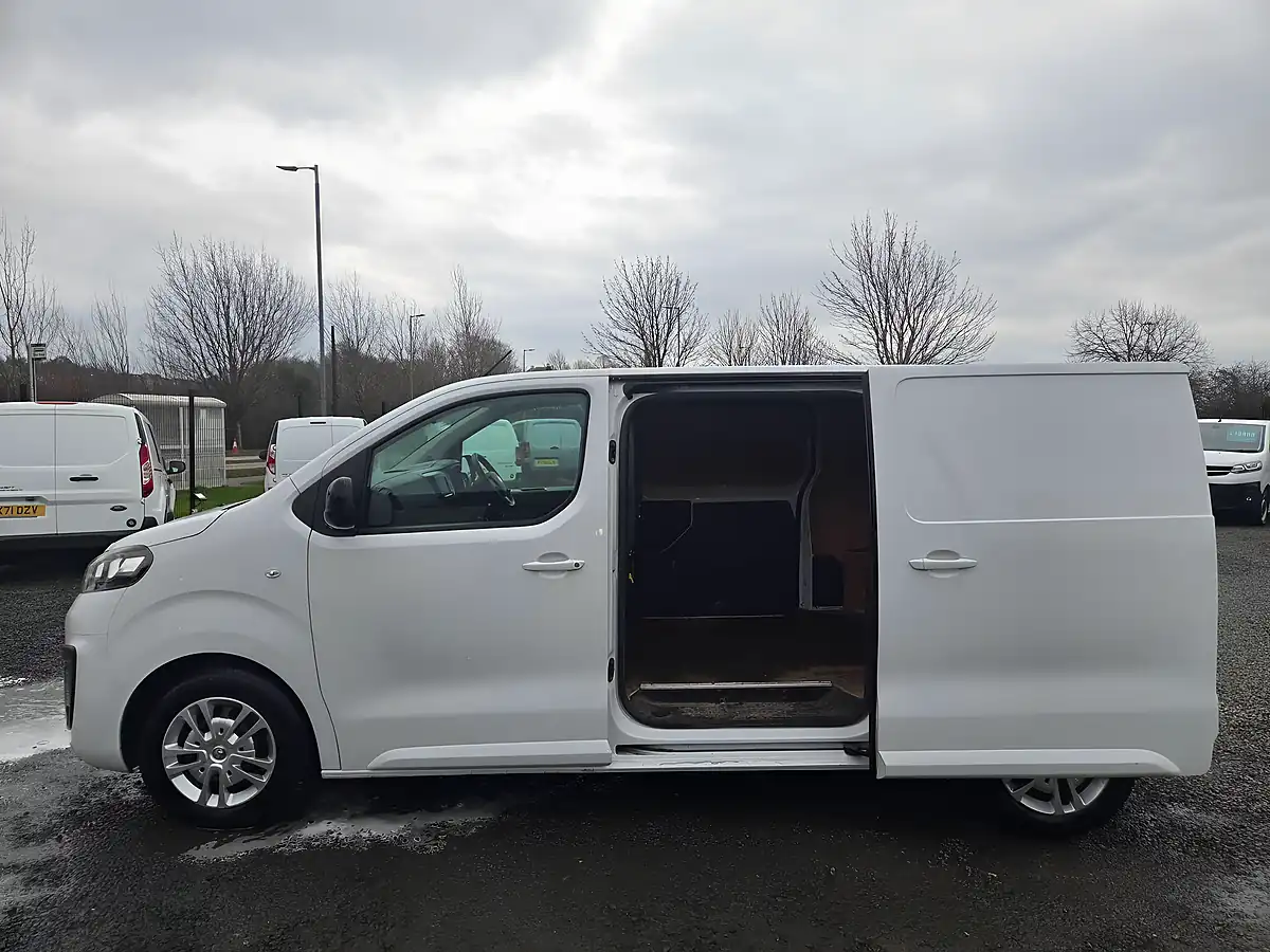 Used 2022 Vauxhall Vivaro Sportive White - Interior and Exterior details 12