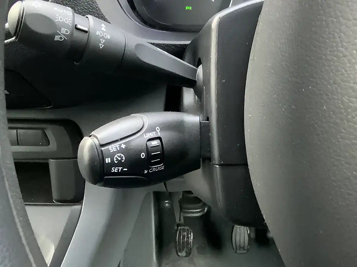 Used 2022 Vauxhall Vivaro Sportive White - Interior and Exterior details 17