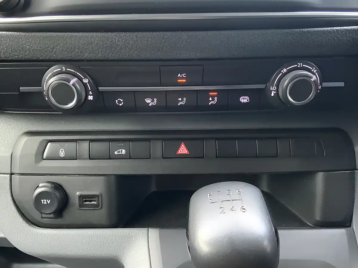 Used 2022 Vauxhall Vivaro Sportive White - Interior and Exterior details 18