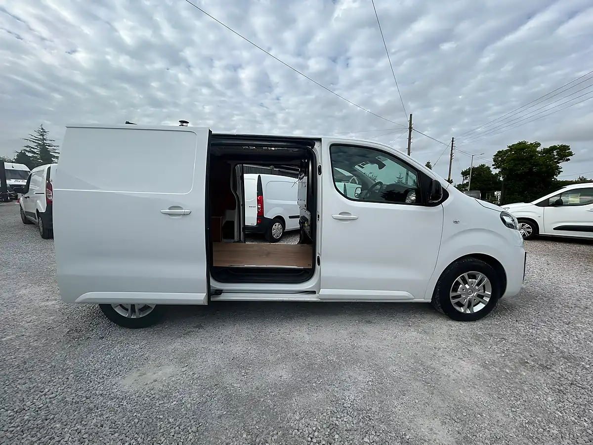 Used 2022 Vauxhall Vivaro Sportive White - Interior and Exterior details 17
