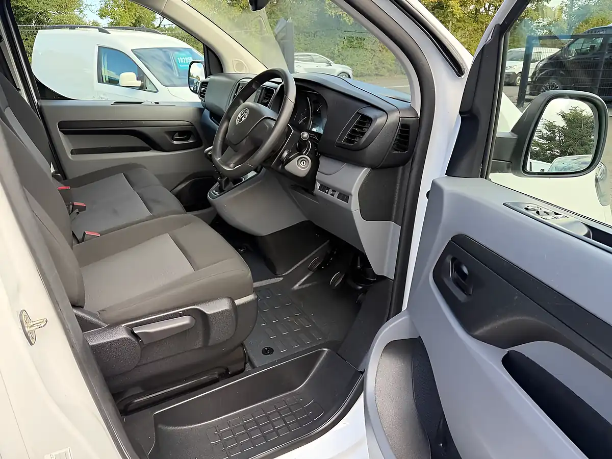 Used 2022 Vauxhall Vivaro Sportive White - Interior and Exterior details 13