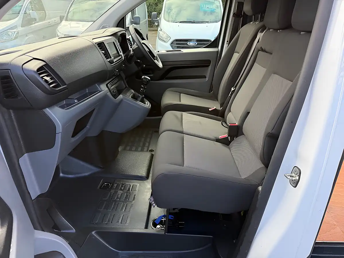 Used 2022 Vauxhall Vivaro Sportive White - Interior and Exterior details 5