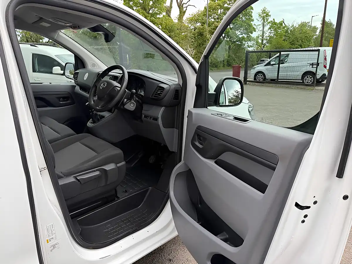 Used 2022 Vauxhall Vivaro Sportive White - Interior and Exterior details 15