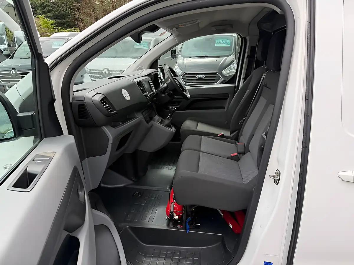 Used 2022 Vauxhall Vivaro Sportive White - Interior and Exterior details 6