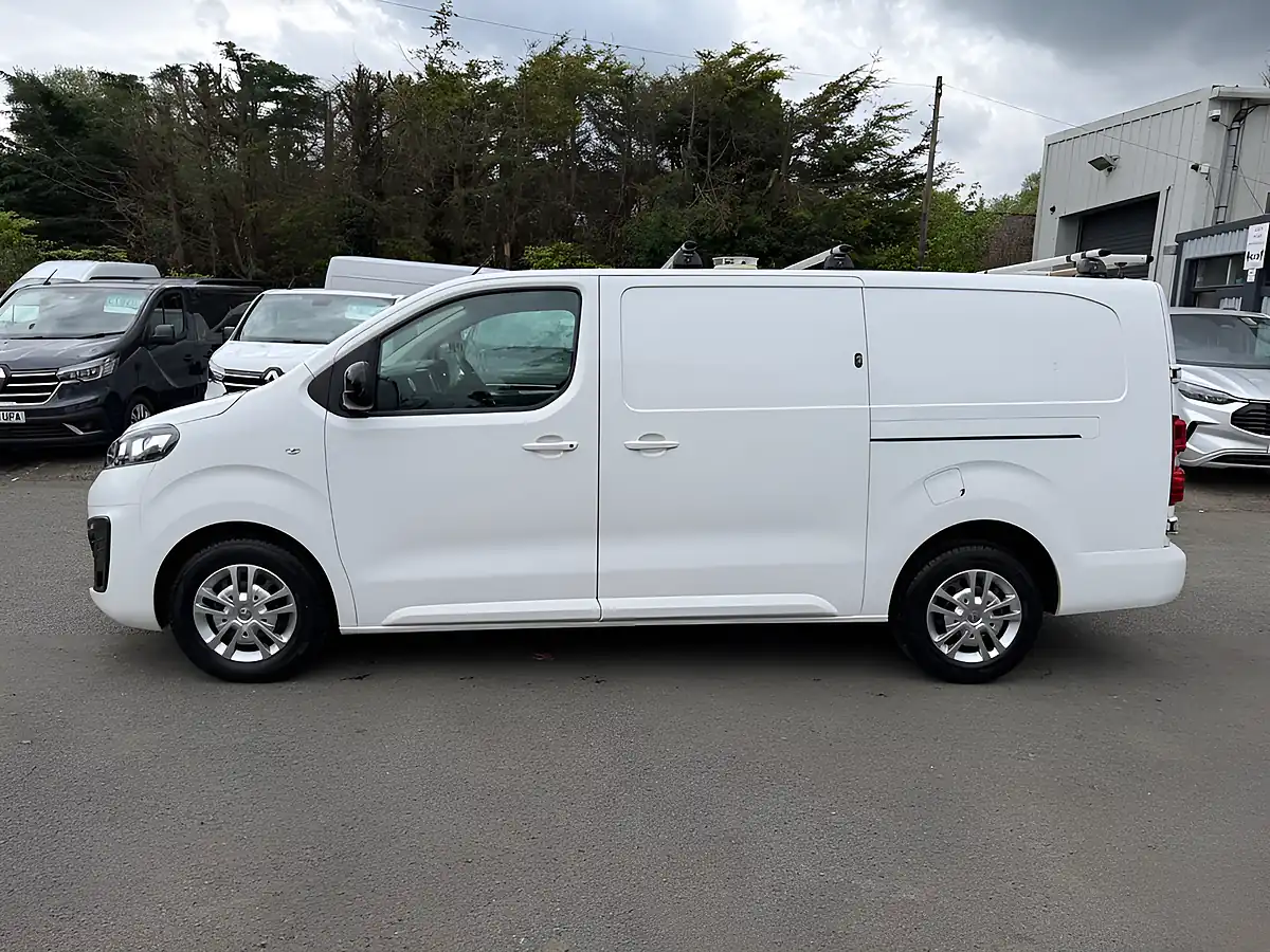Used 2022 Vauxhall Vivaro Sportive White - Interior and Exterior details 9