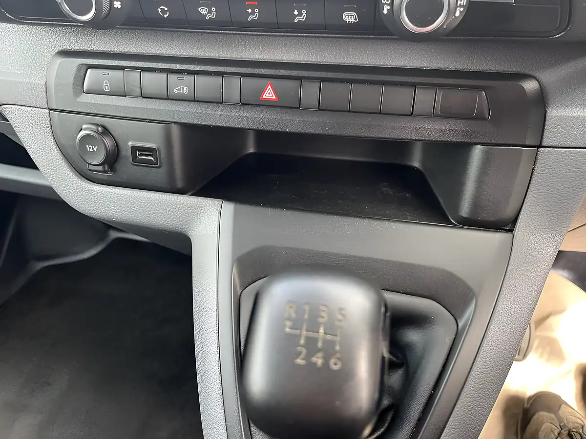 Used 2022 Vauxhall Vivaro Sportive White - Interior and Exterior details 10