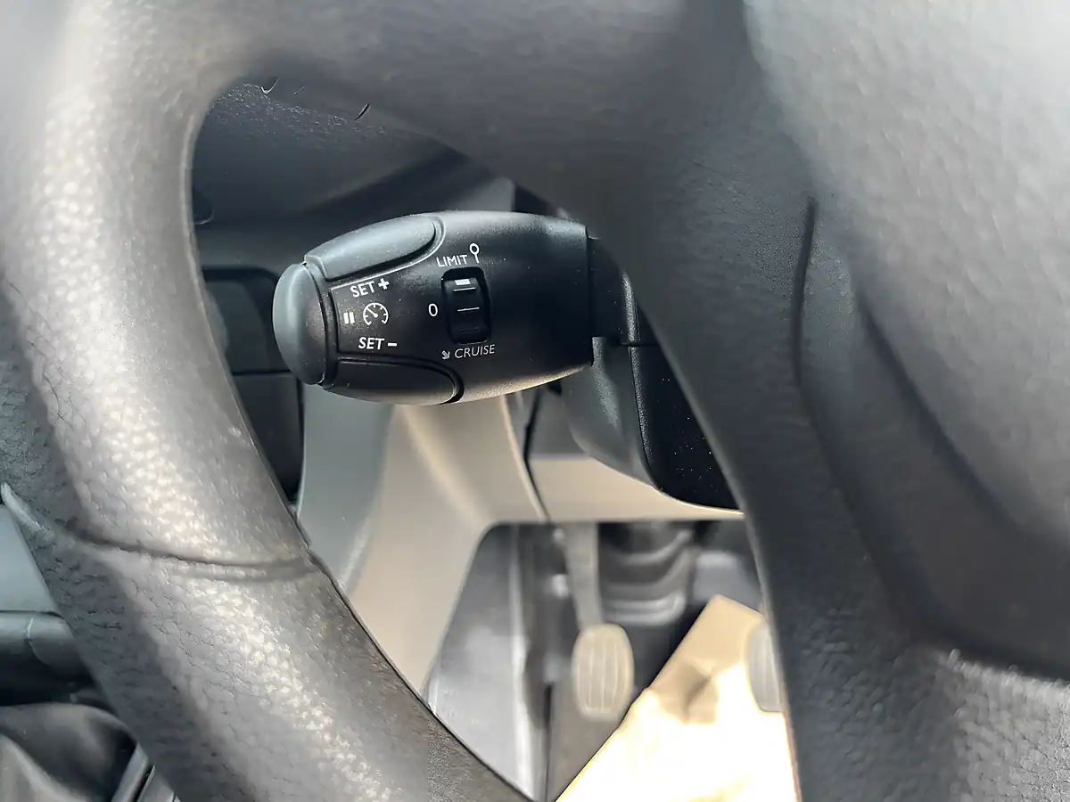Used 2022 Vauxhall Vivaro Sportive White - Interior and Exterior details 16
