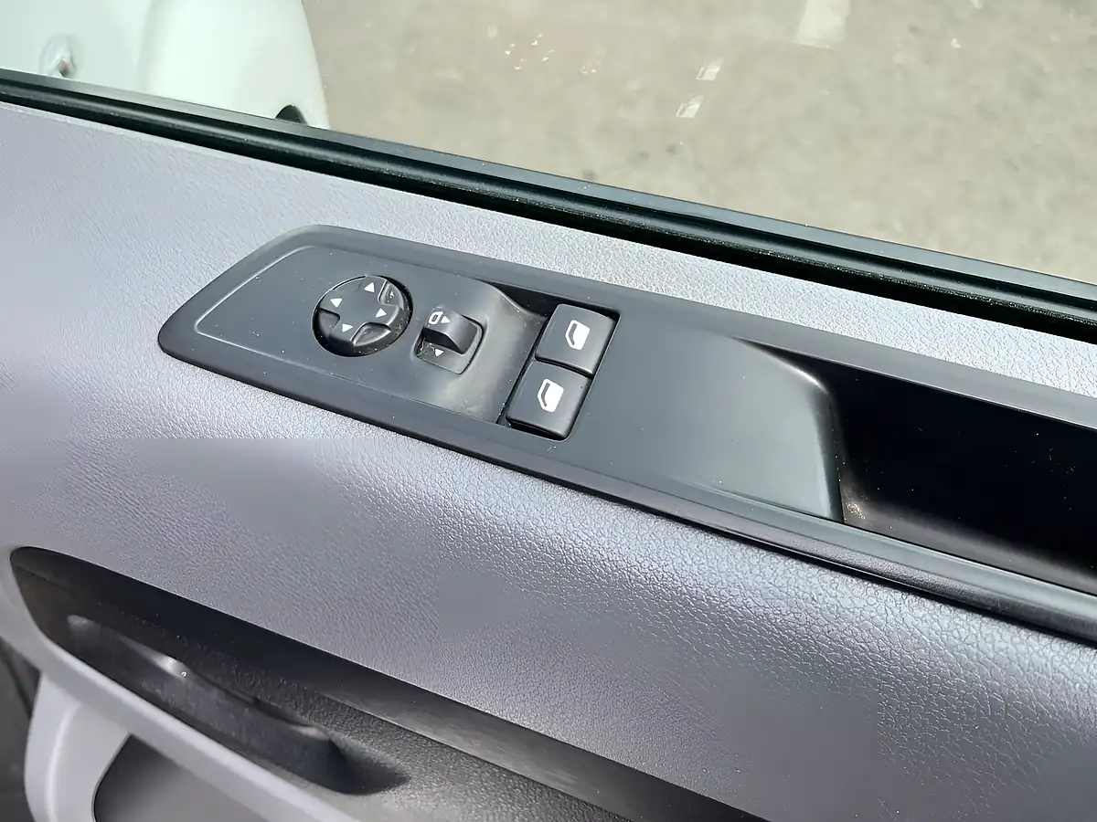 Used 2022 Vauxhall Vivaro Sportive White - Interior and Exterior details 19