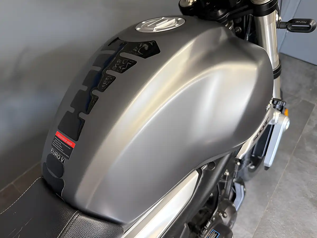 Used 2022 Voge 500 Ac Grey - Interior and Exterior details 7