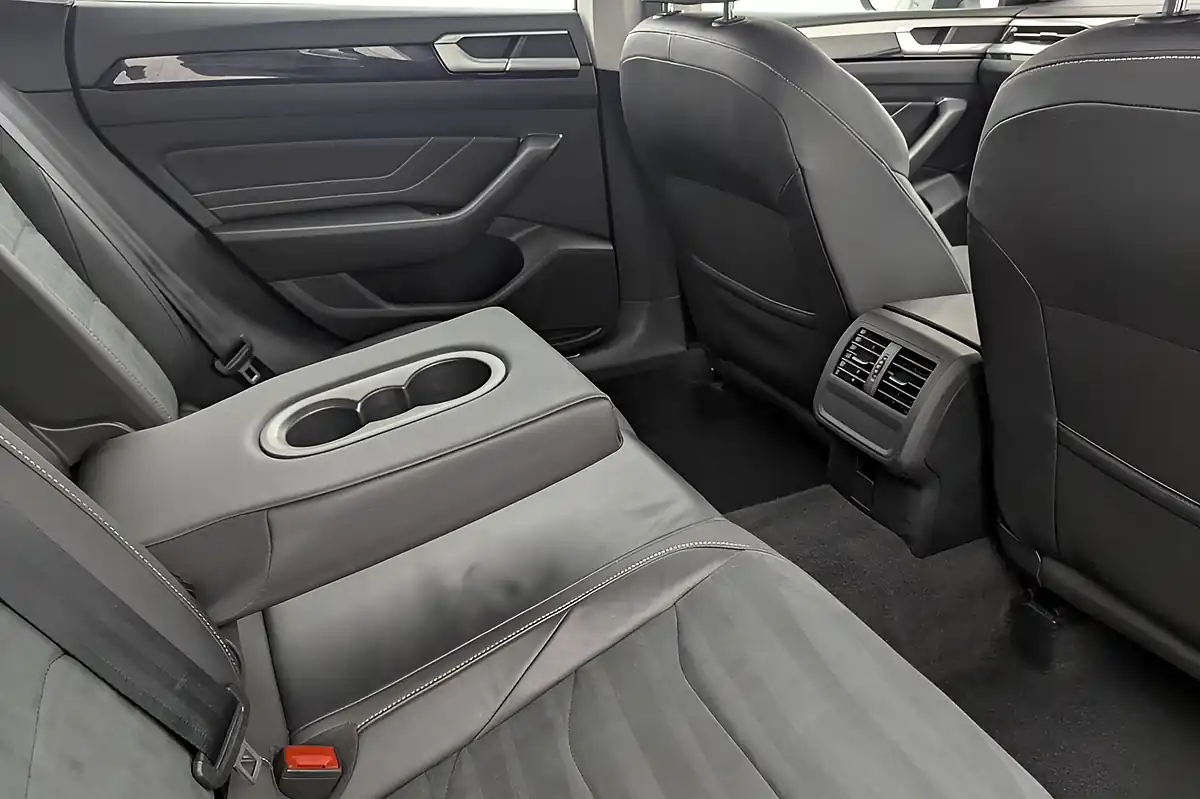 Used 2022 Volkswagen Arteon Elegance Grey - Interior and Exterior details 16