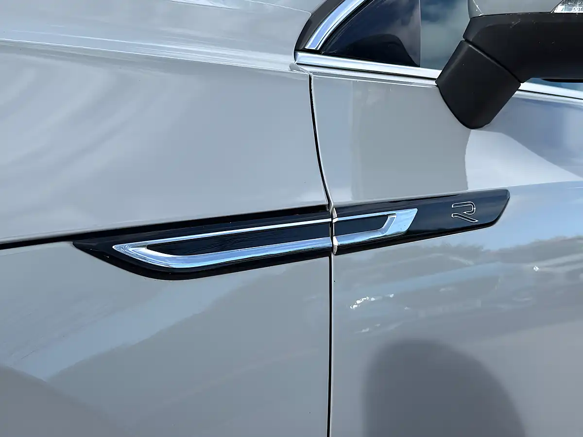 Used 2022 Volkswagen Arteon R-Line Moonstone Grey - Interior and Exterior details 9