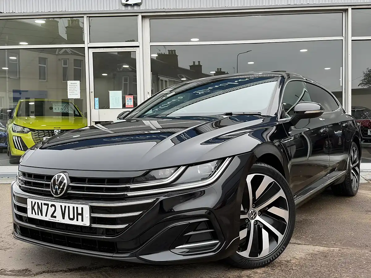 Used 2022 Volkswagen Arteon R-Line Shooting Brake Black - Front View