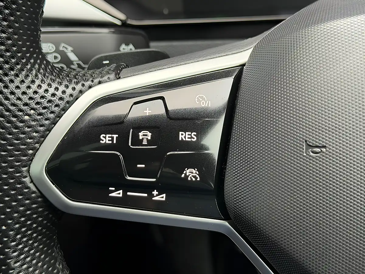 Used 2022 Volkswagen Arteon R-Line Shooting Brake Black - Interior and Exterior details 19