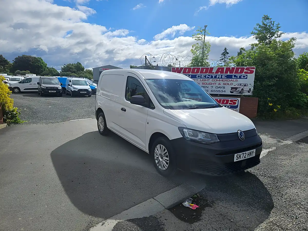 Used 2022 Volkswagen Caddy C20 Commerce White - Front View