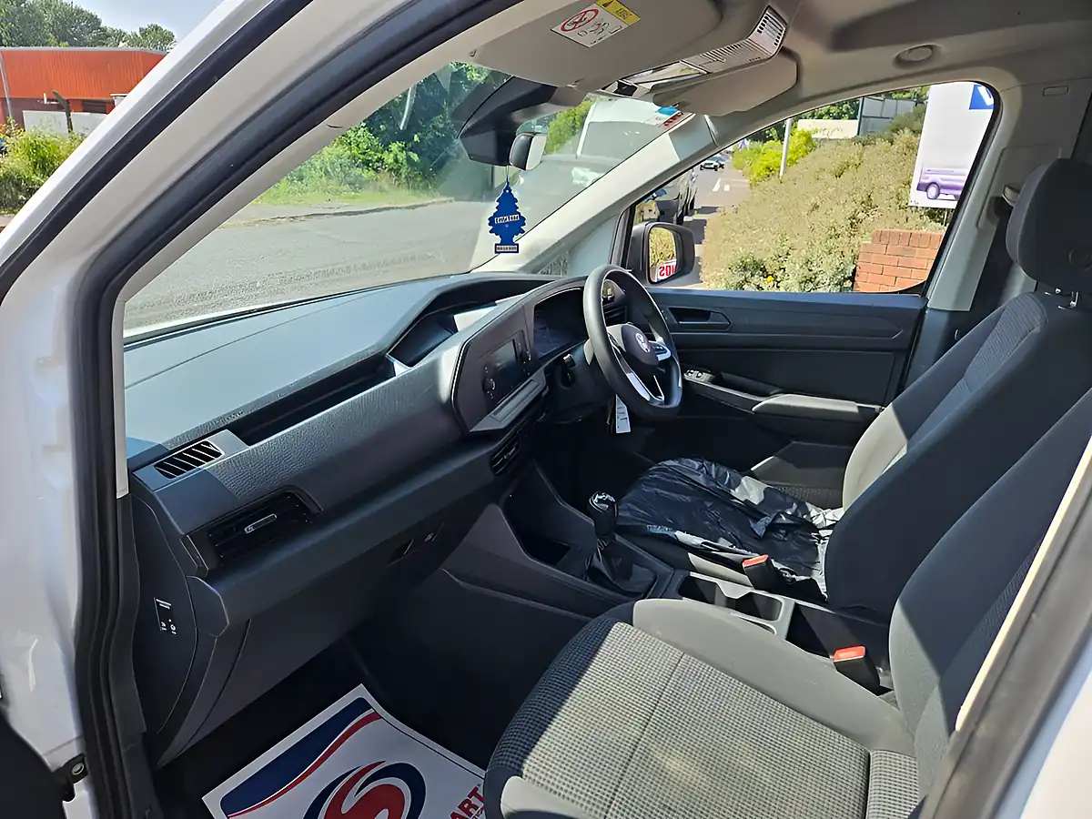 Used 2022 Volkswagen Caddy C20 Commerce White - Interior and Exterior details 12