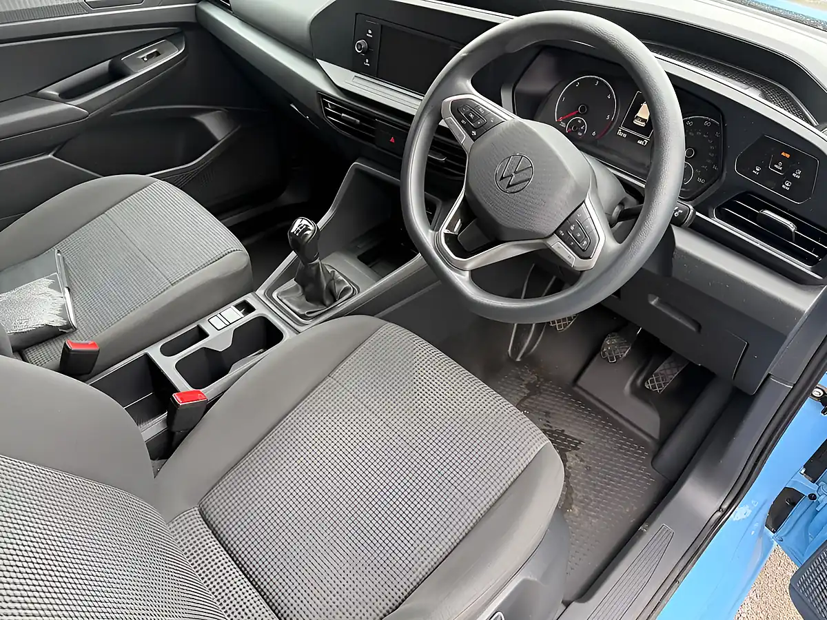 Used 2022 Volkswagen Caddy Commerce Blue - Interior and Exterior details 3