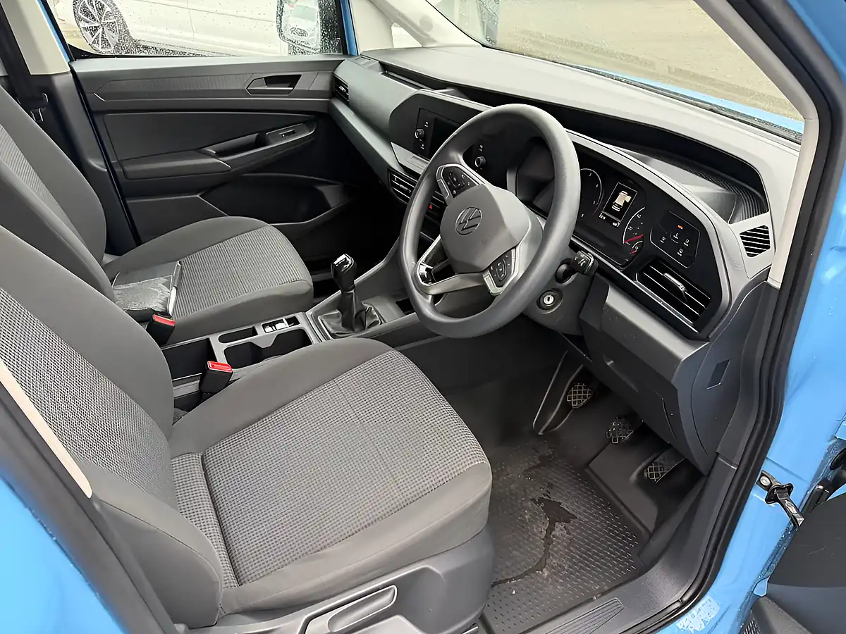 Used 2022 Volkswagen Caddy Commerce Blue - Interior and Exterior details 5